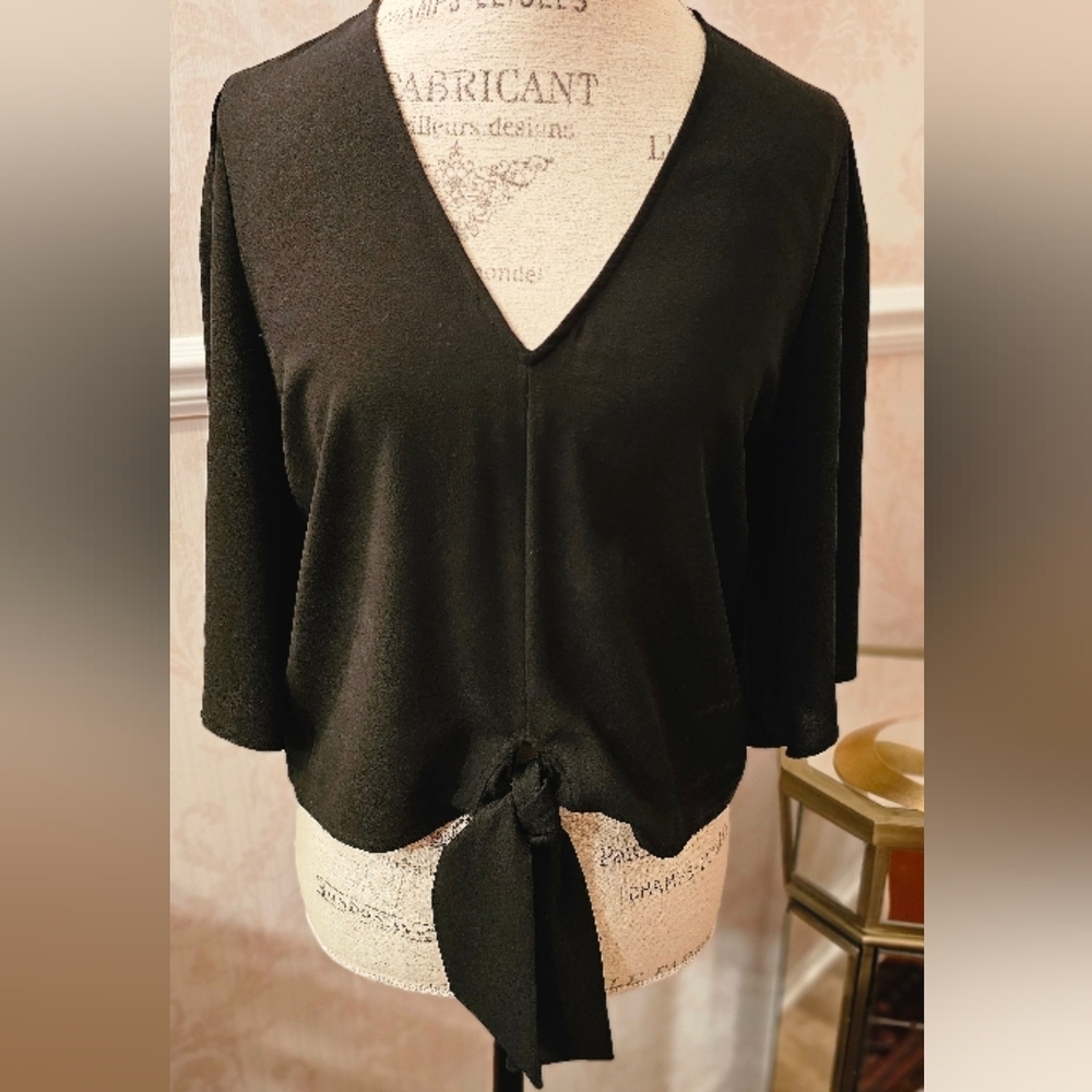 1 State black V-Neck Flutter Sleeve Blouse-size M